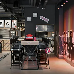 Otel Moxy, Düsseldorf